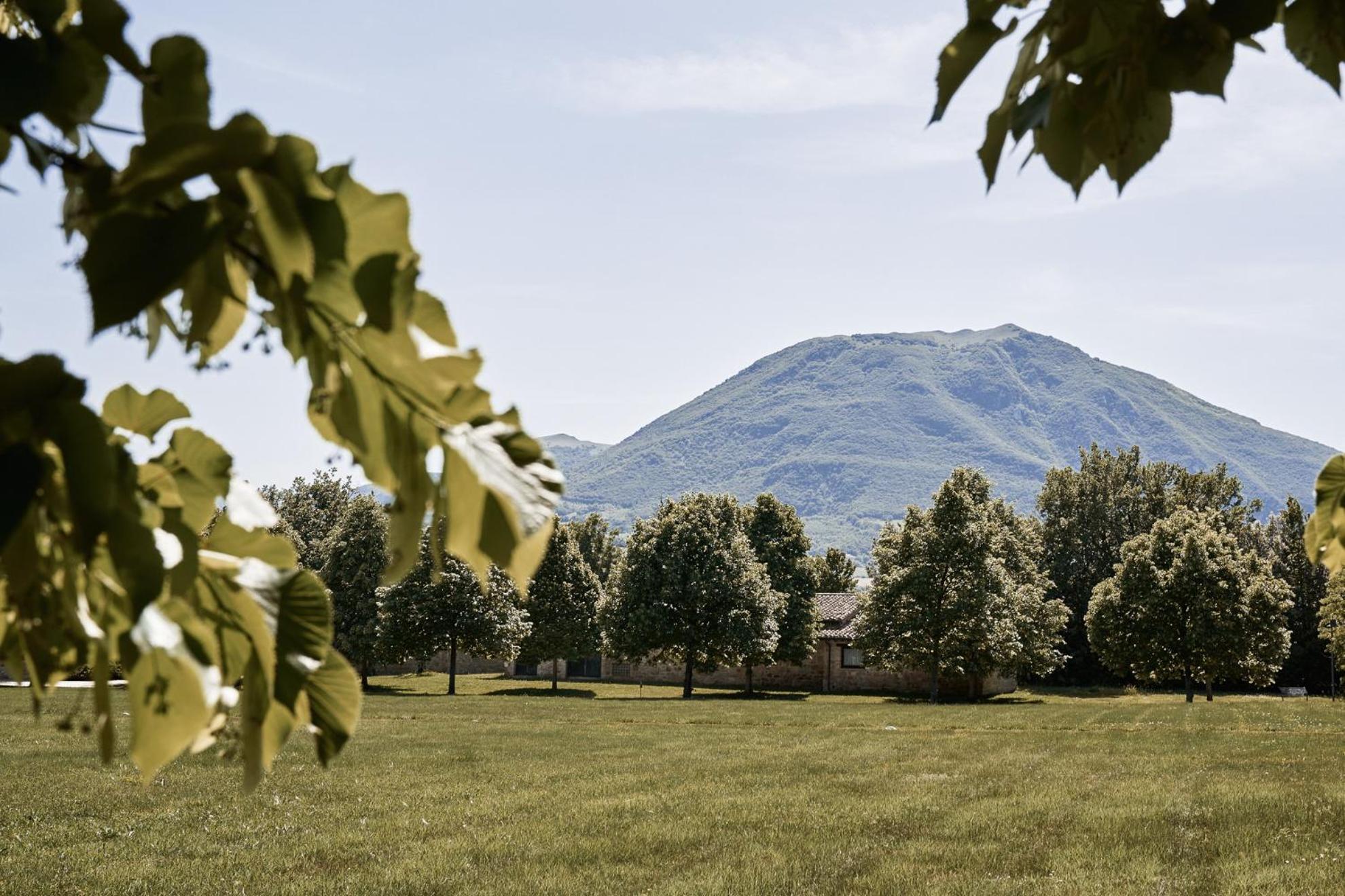 Borgo Lanciano Hotel Castelraimondo Exterior photo