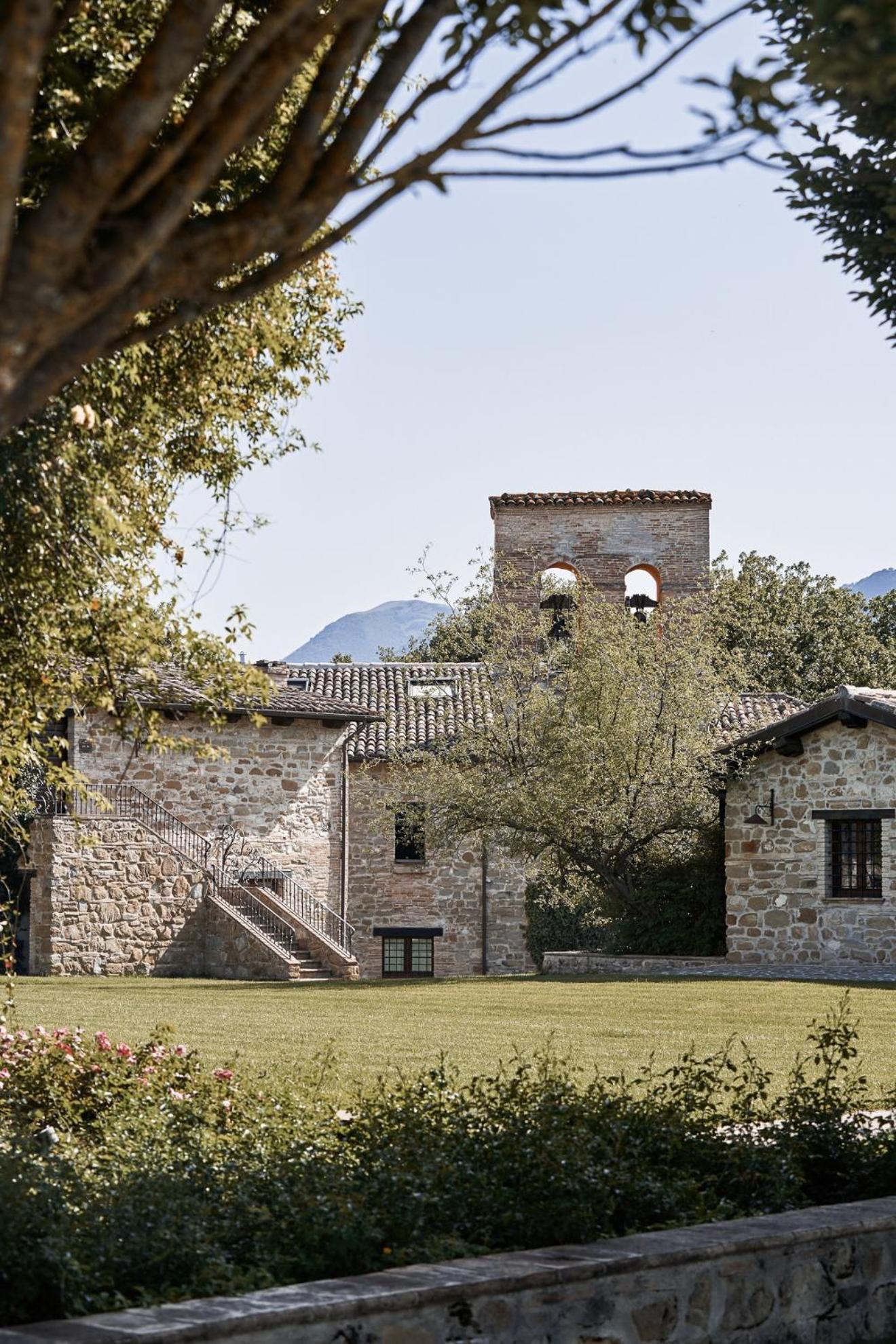 Borgo Lanciano Hotel Castelraimondo Exterior photo