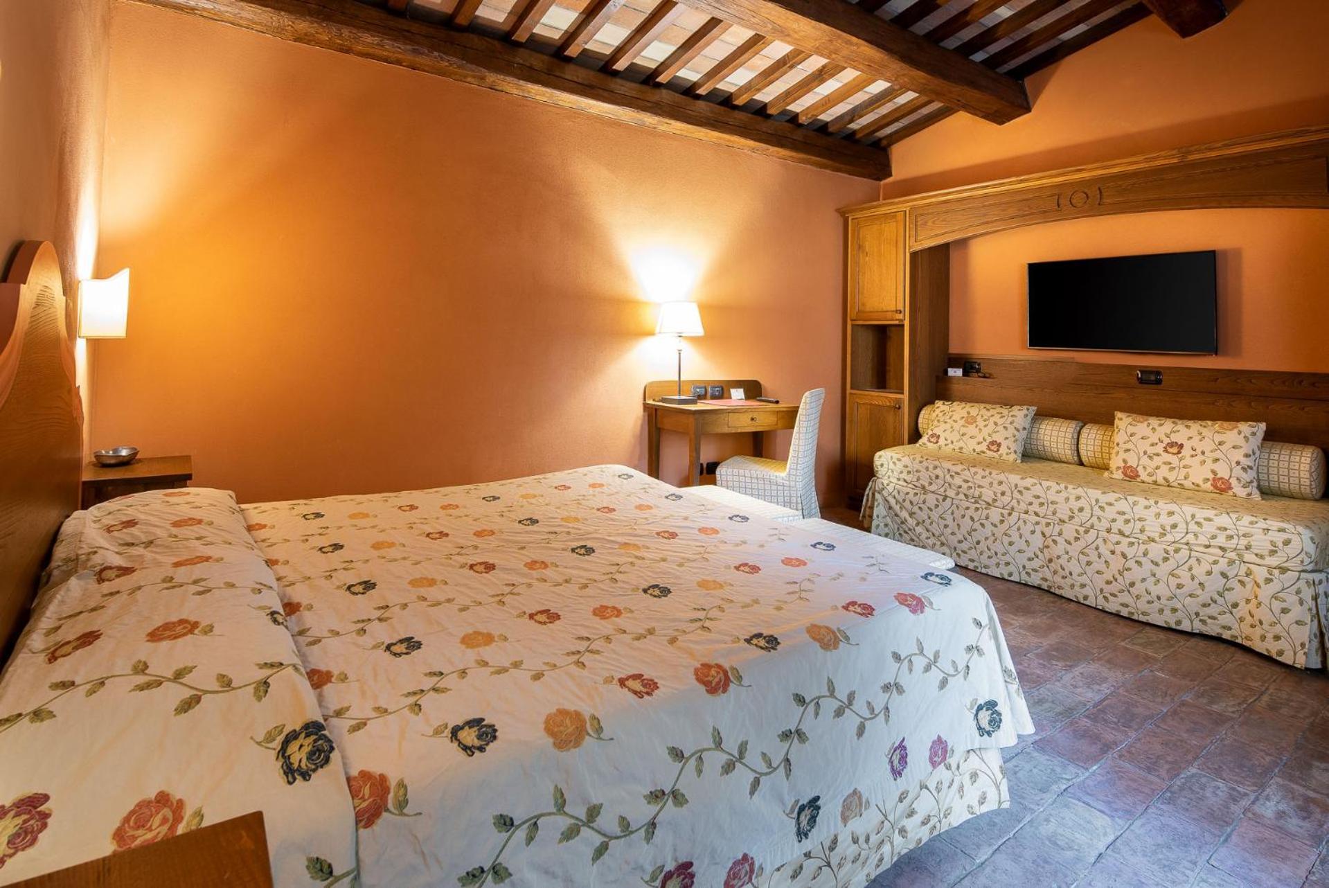 Borgo Lanciano Hotel Castelraimondo Exterior photo