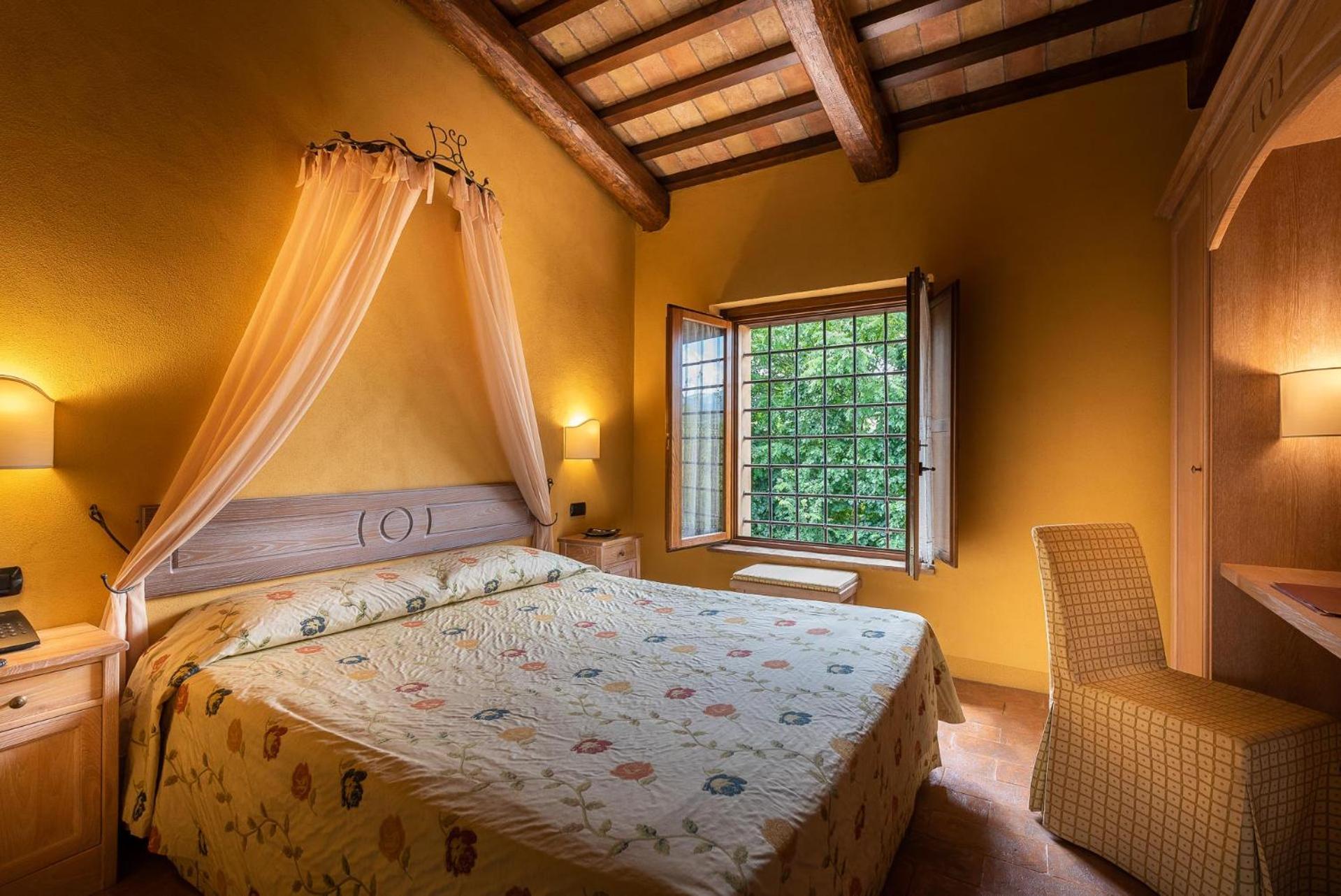 Borgo Lanciano Hotel Castelraimondo Exterior photo