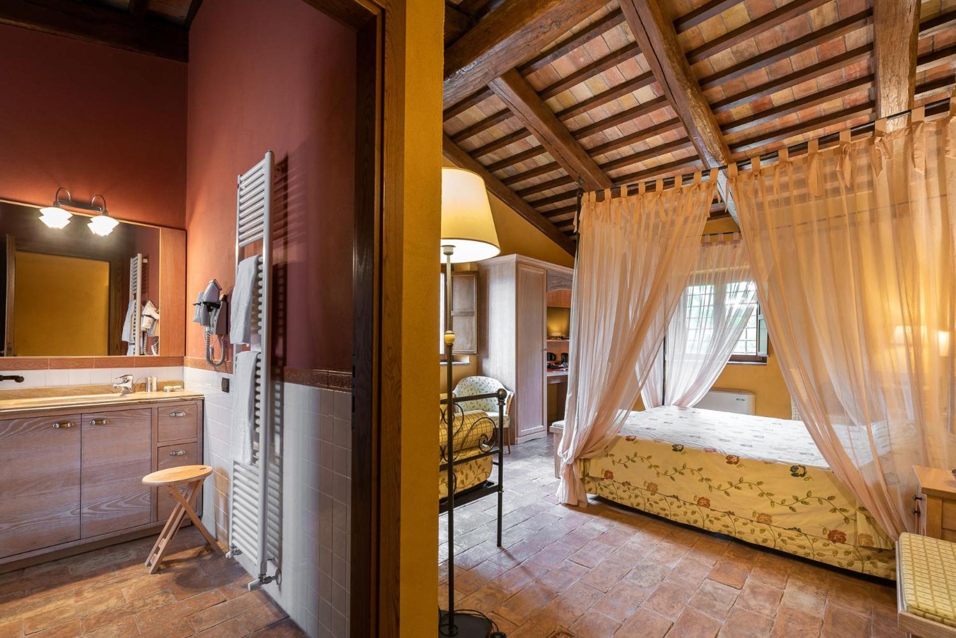 Borgo Lanciano Hotel Castelraimondo Exterior photo